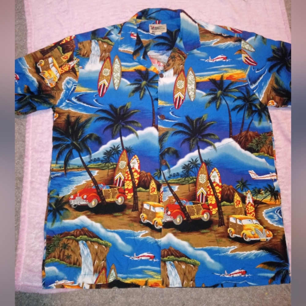 Royal Hawaiian creations short sleeve button up USA Woody car